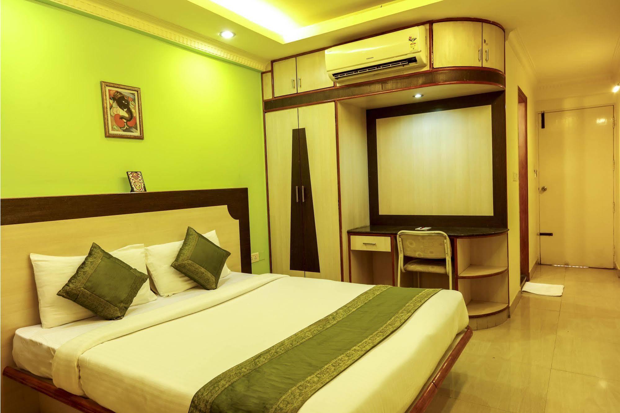 Hotel Treebo Trip Grand Regency Bangalore Exterior foto