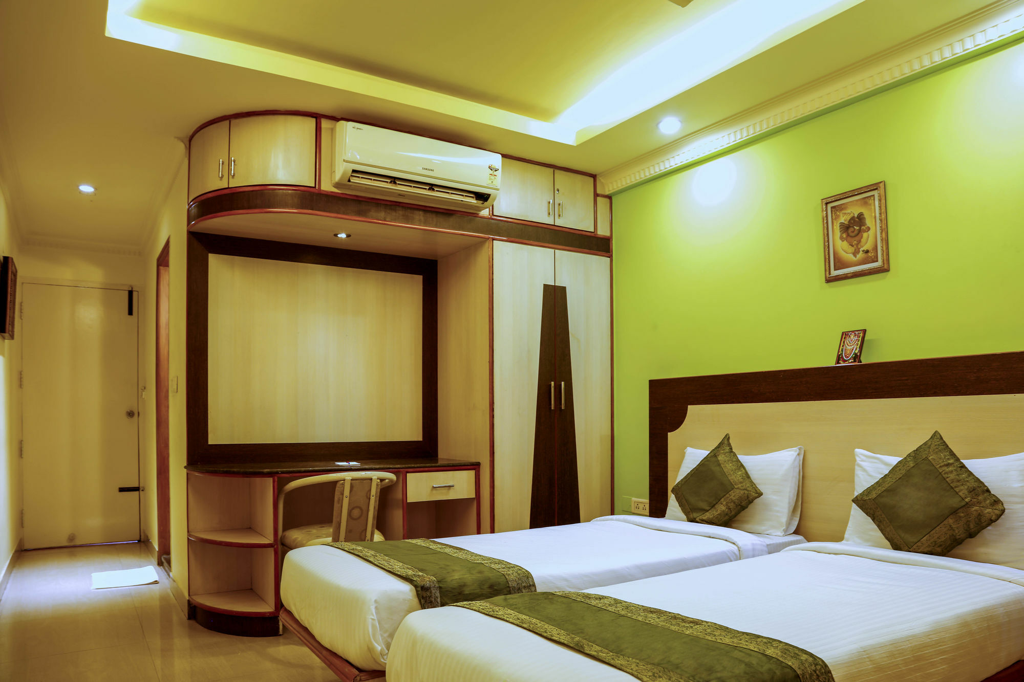 Hotel Treebo Trip Grand Regency Bangalore Exterior foto