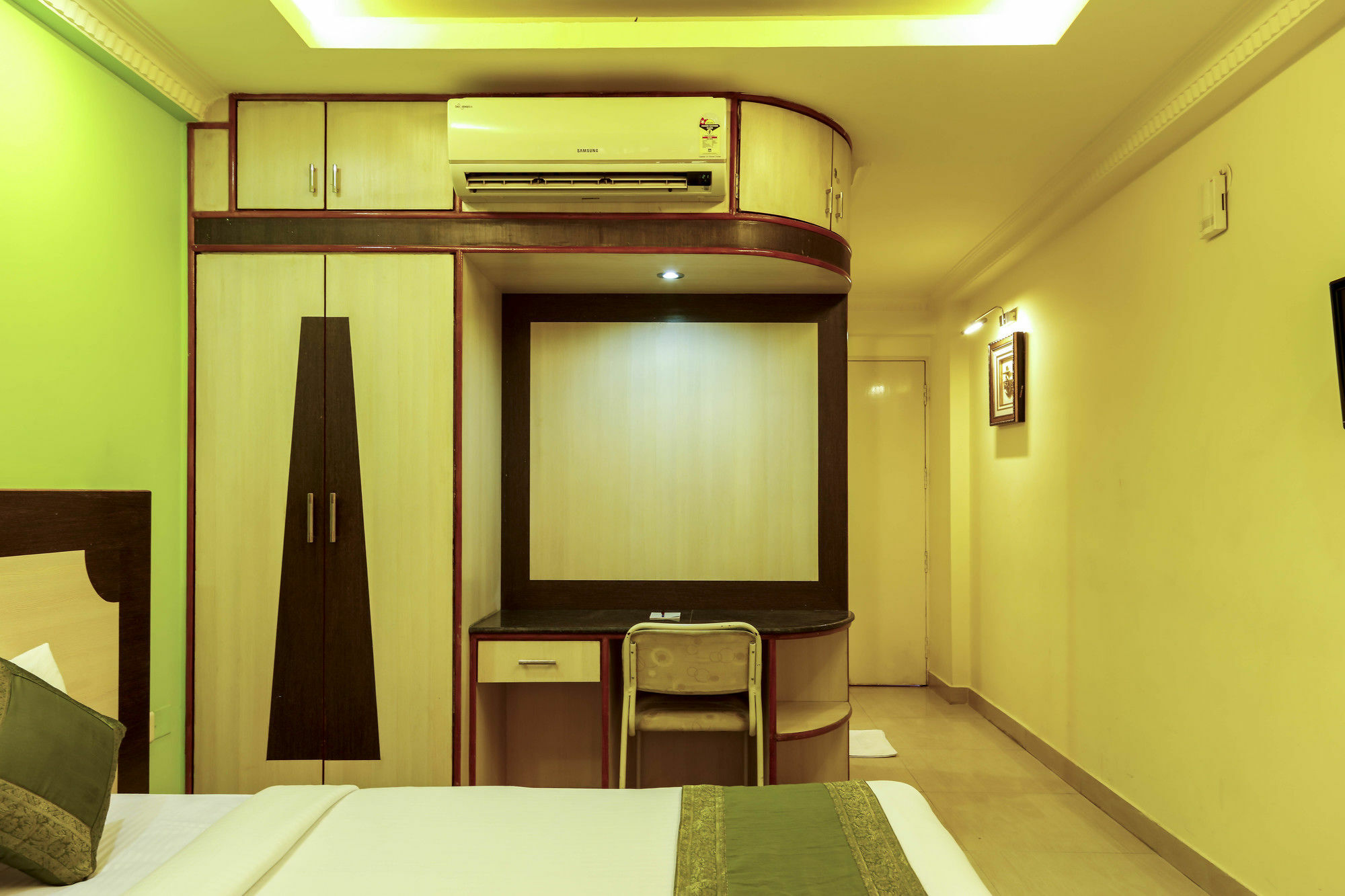 Hotel Treebo Trip Grand Regency Bangalore Exterior foto