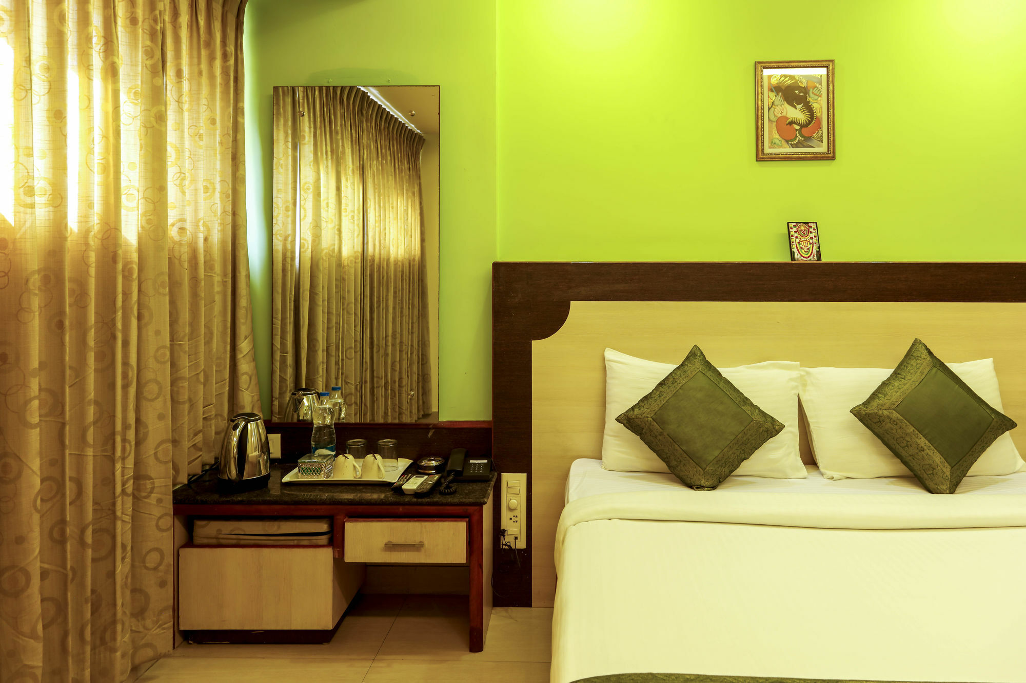 Hotel Treebo Trip Grand Regency Bangalore Exterior foto